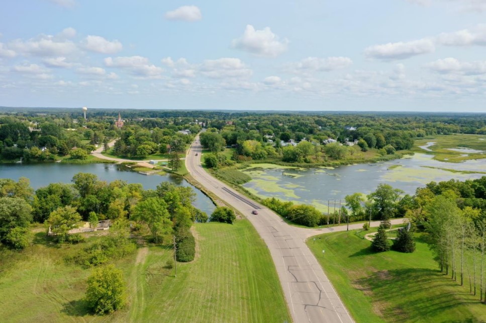 Highway 87 in downtown Frazee before construction: A three-lane road with limited pedestrian facilities.